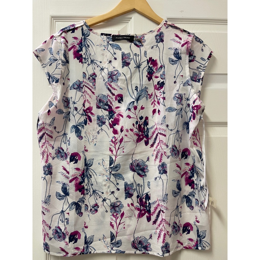 Ivanka Trump Floral Blouse Medium Sleeveless V-Neck Lightweight Top - Picture 16 of 16